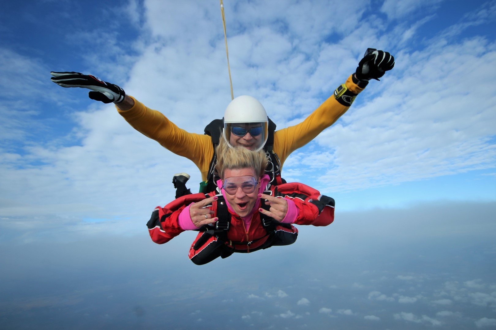 Skok spadochronowy w tandemie z instruktorem w Ostrowie Wielkopolskim + film i zdjęcia - obrazek 3