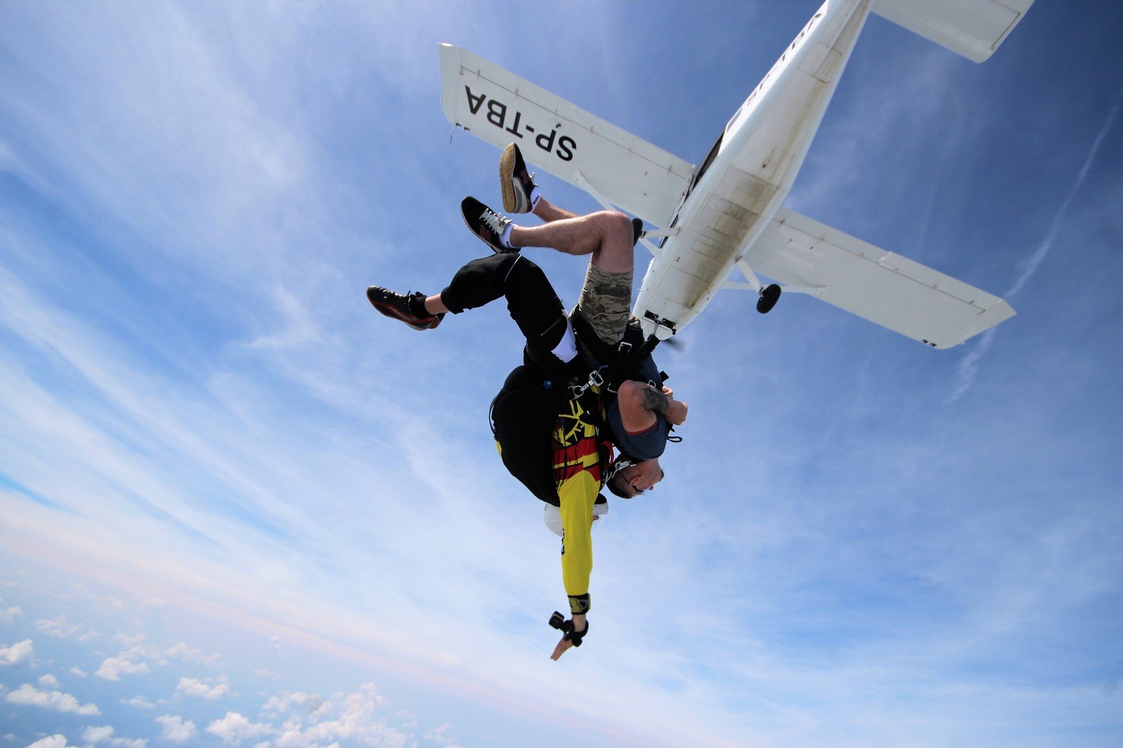 Skok spadochronowy w tandemie z instruktorem w Ostrowie Wielkopolskim + film i zdjęcia - obrazek 4