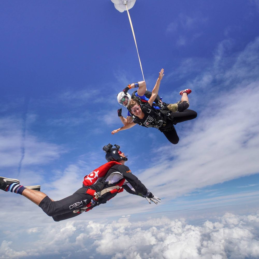 Skok spadochronowy w tandemie z instruktorem w Kobylnicy k. Poznania + film i zdjęcia