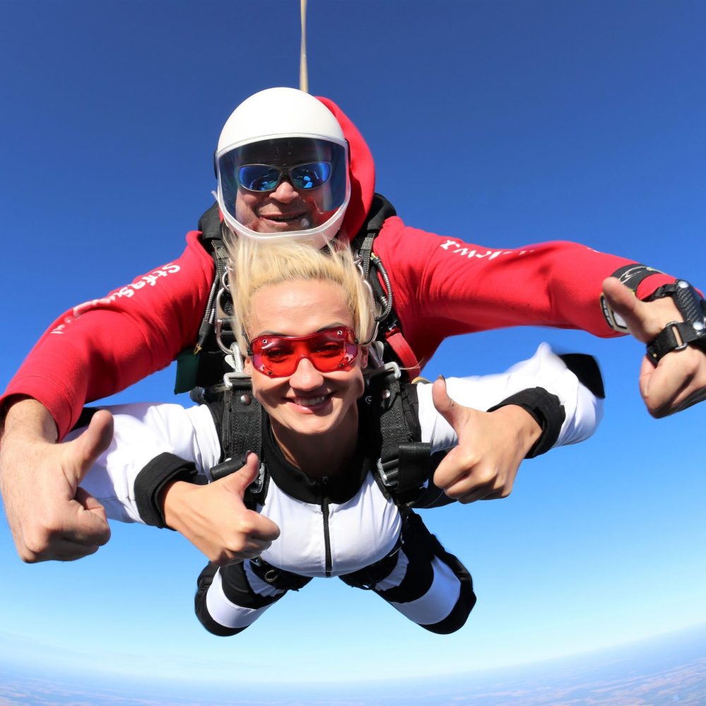 Skok spadochronowy w tandemie z instruktorem w Zielonej Górze + filmowanie z DWÓCH kamer i zdjęcia