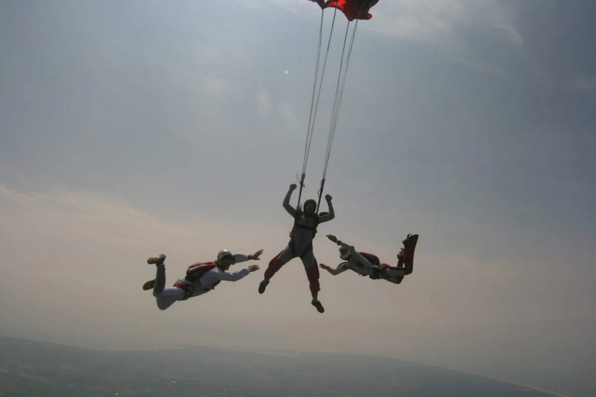 Jak zostać skoczkiem spadochronowym?