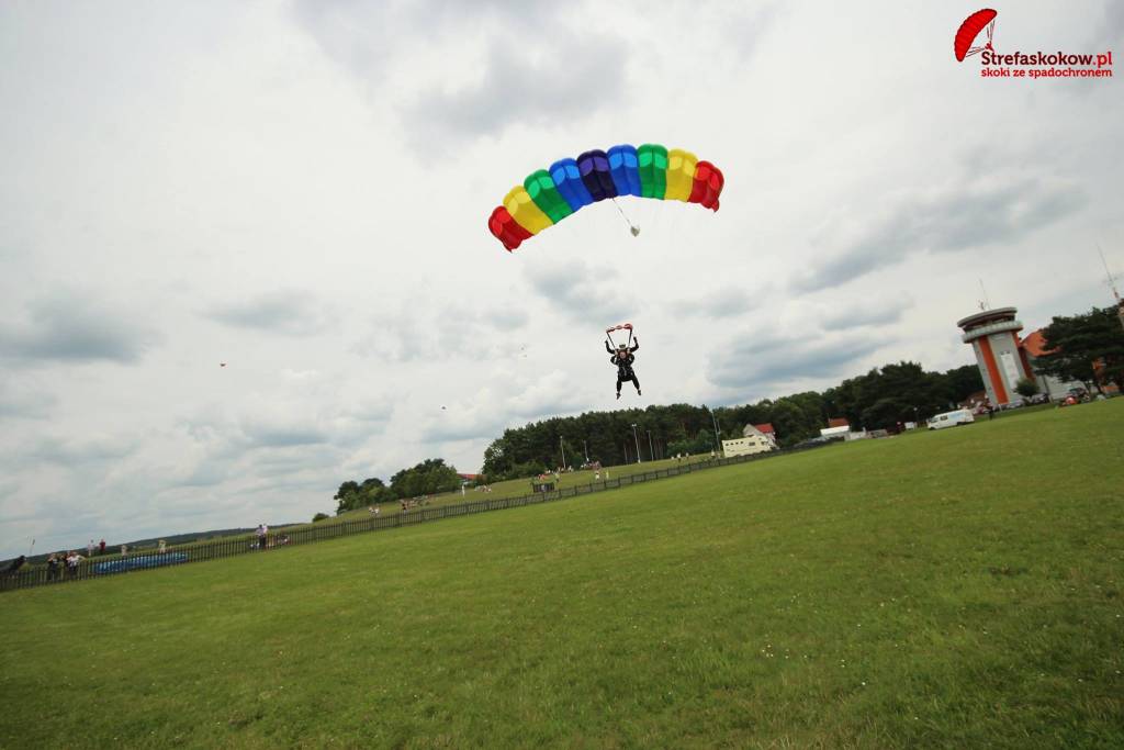 Lądowanie z spadochronem