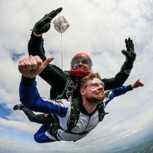 Skok spadochronowy w tandemie w Lubinie + zdjęcia i film handycam