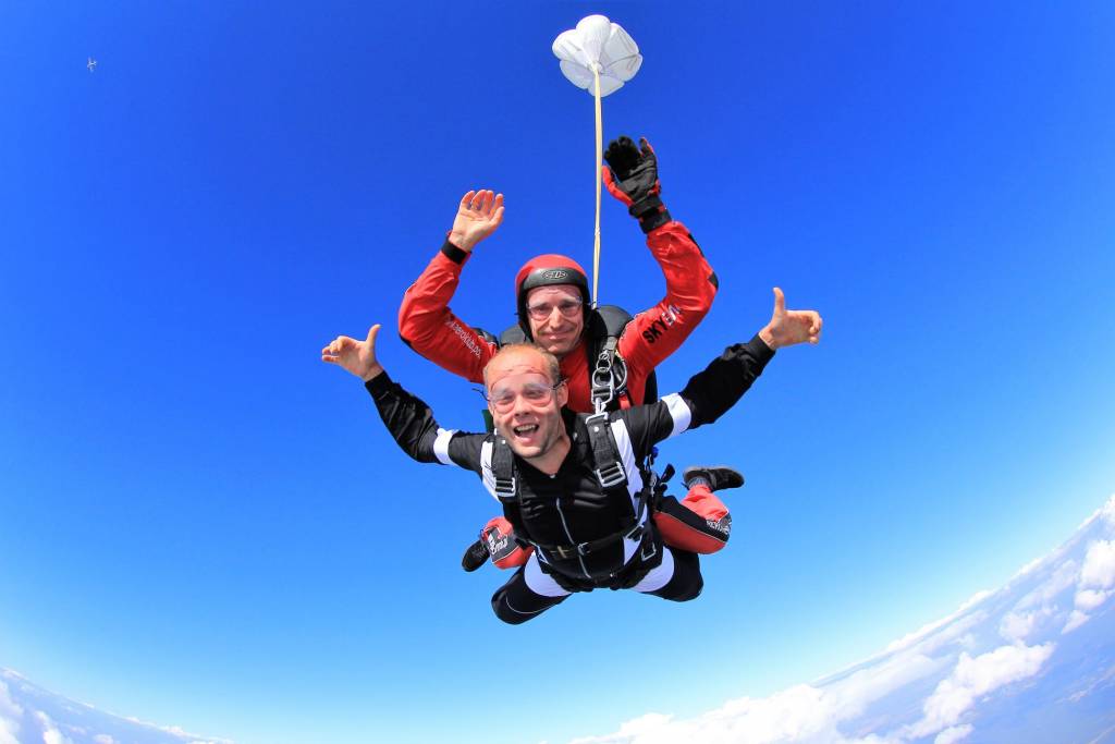 Ile kosztuje skok ze spadochronem