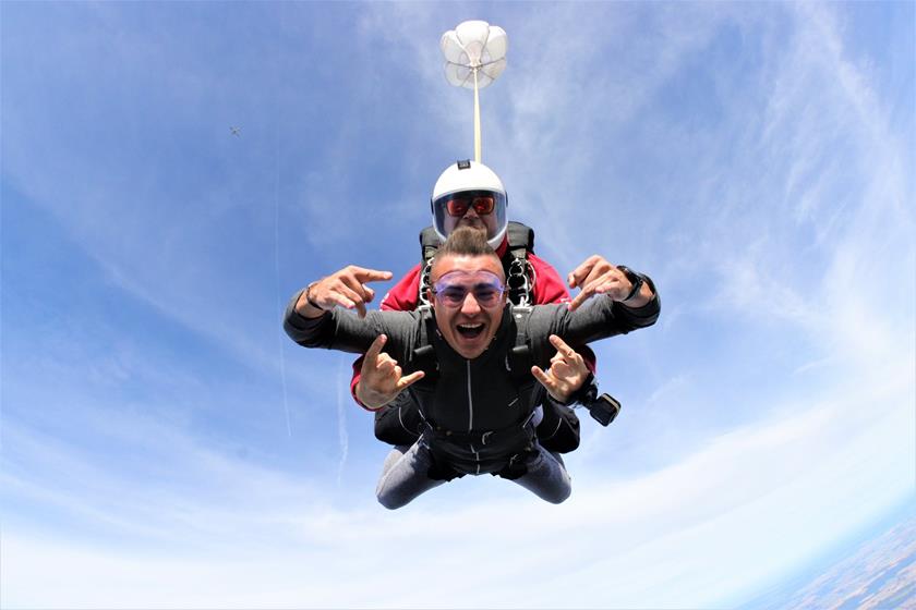 Skok spadochronowy w różnym wieku