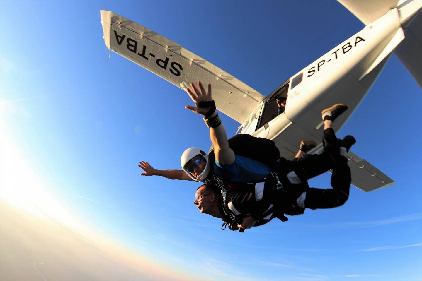 Bezpeczny skok na spadochronie